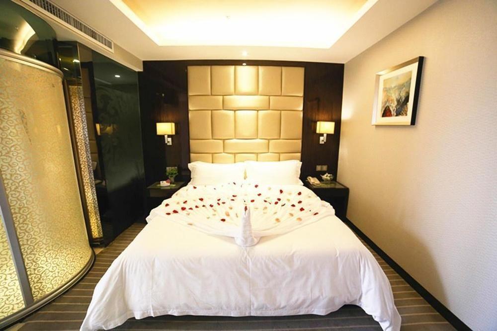 Days Inn Hotspring Xiamen Bagian luar foto