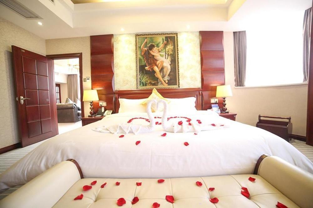 Days Inn Hotspring Xiamen Bagian luar foto