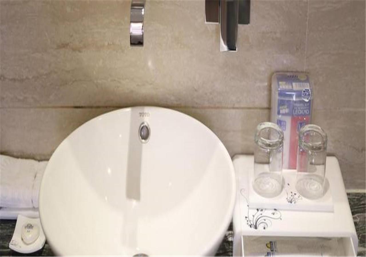 Days Inn Hotspring Xiamen Bagian luar foto