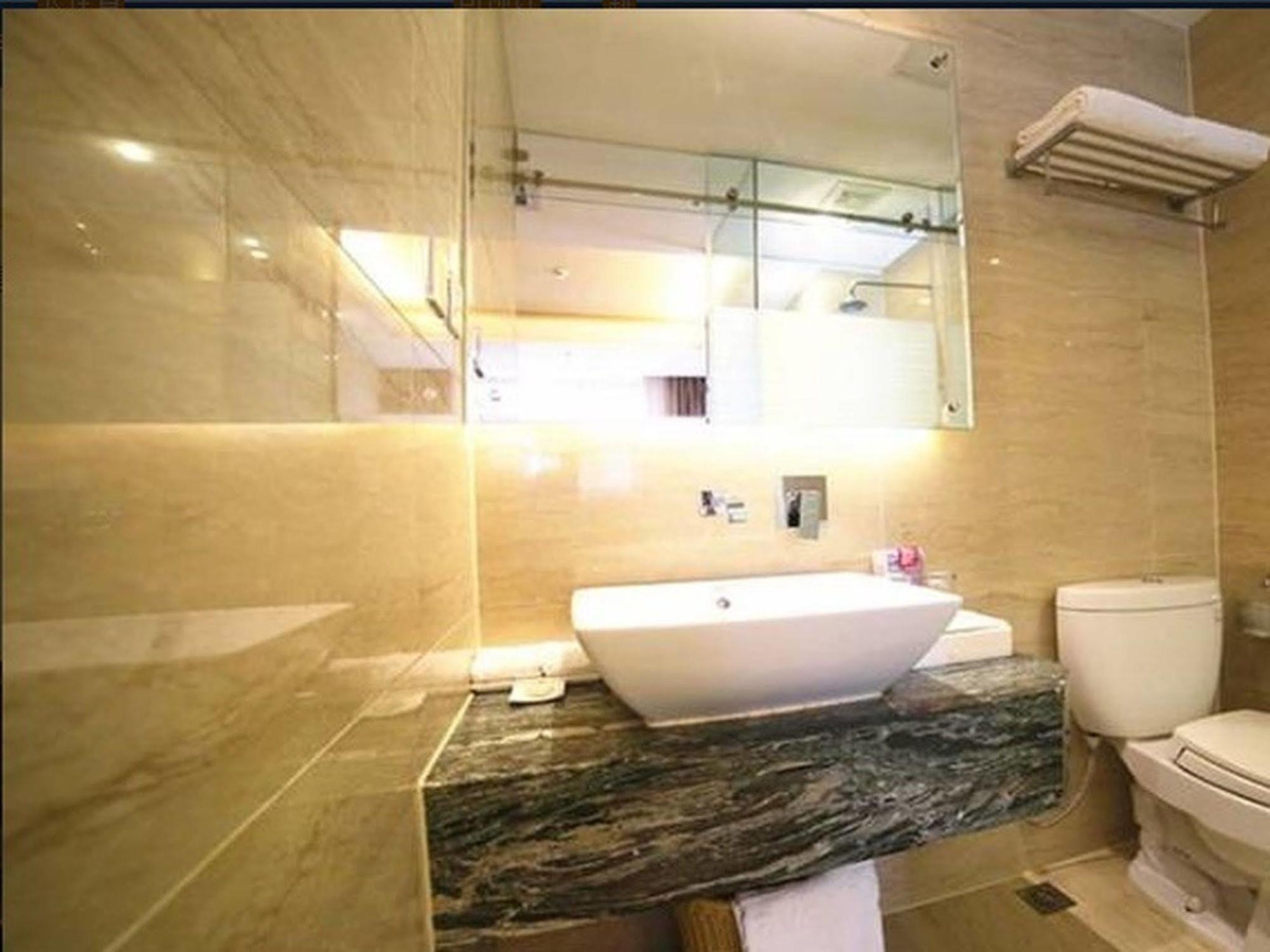 Days Inn Hotspring Xiamen Bagian luar foto